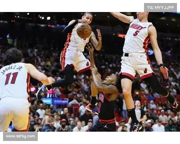 热火险胜公牛，阿德巴约罚球准绝杀